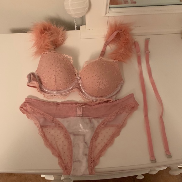 Victoria's Secret Other - Victoria Secret bra 32B and bunny underwear XS